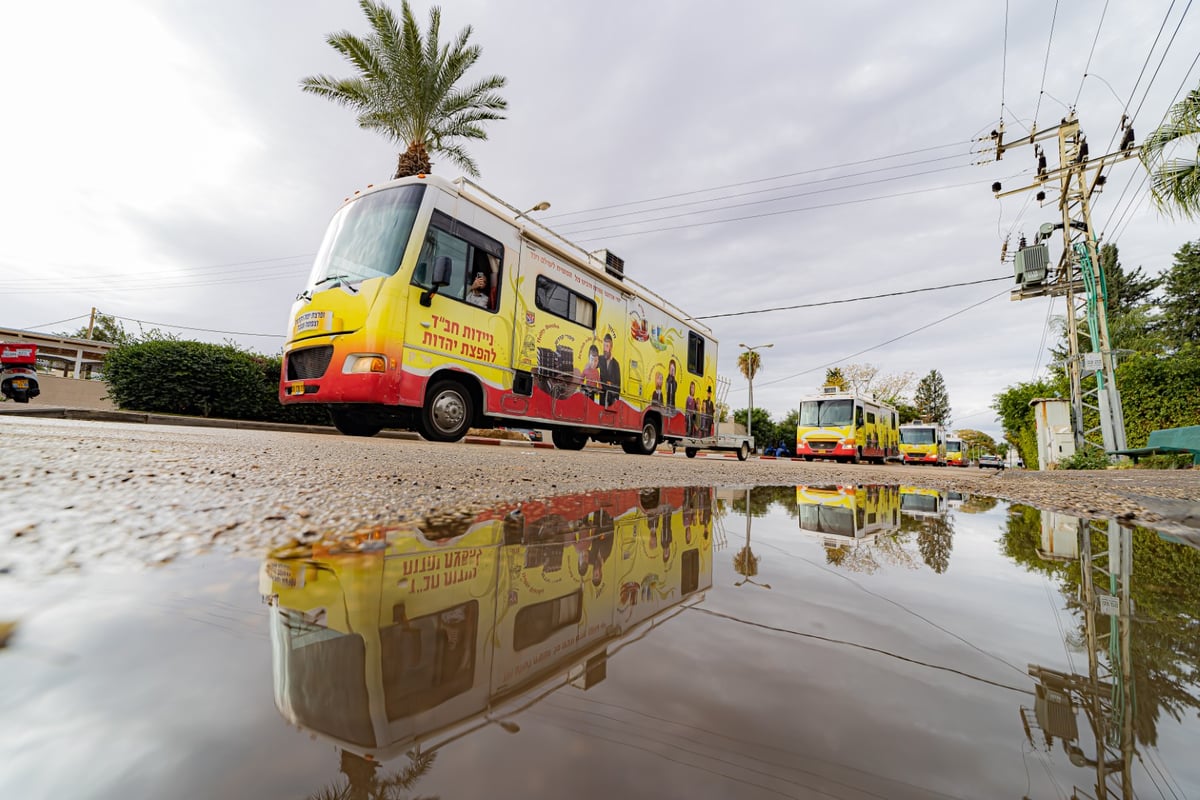 מרהיב: שיירת הטנקים של חב"ד מסביב לישראל