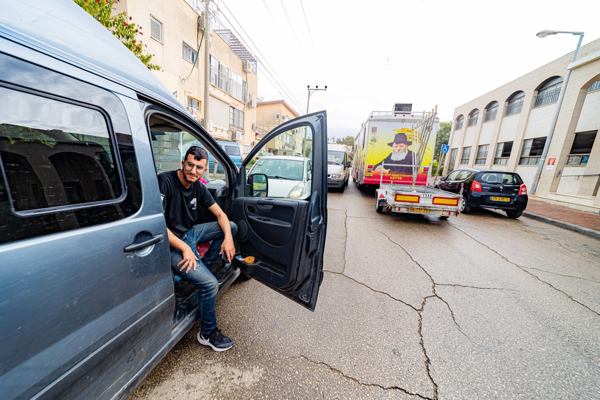 מרהיב: שיירת הטנקים של חב"ד מסביב לישראל