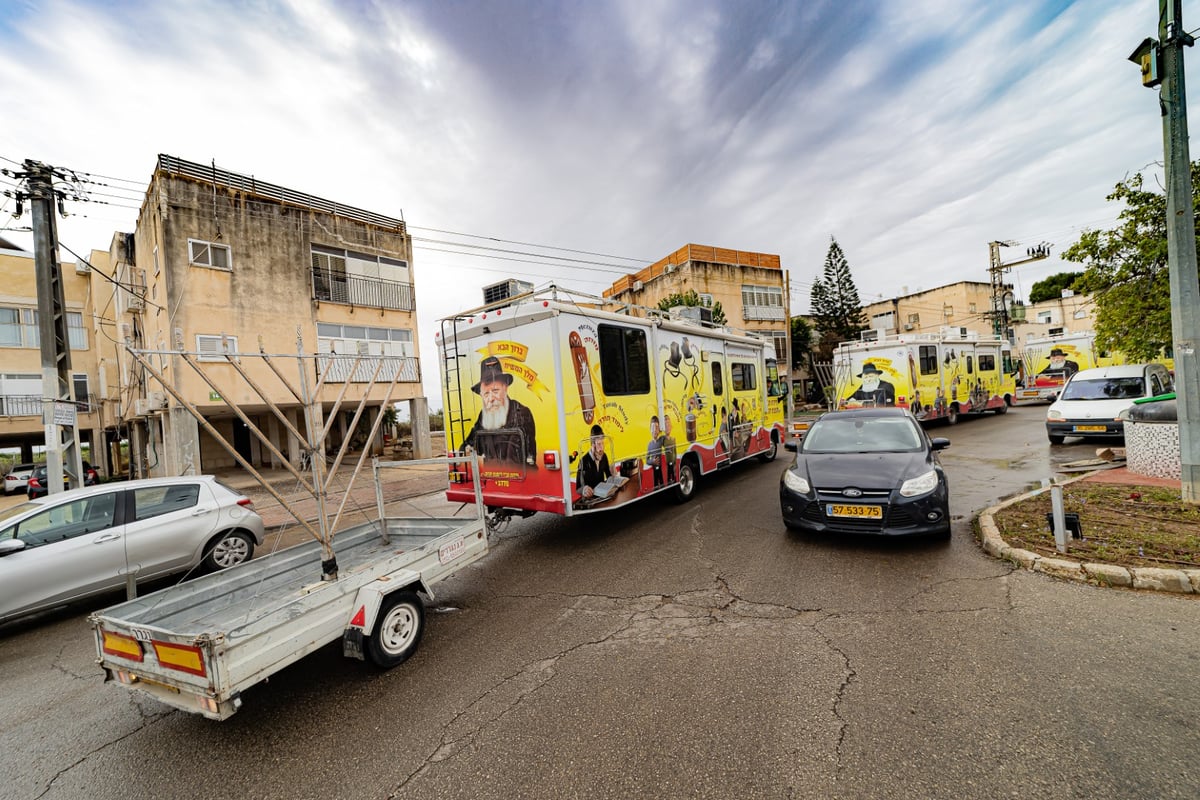 מרהיב: שיירת הטנקים של חב"ד מסביב לישראל