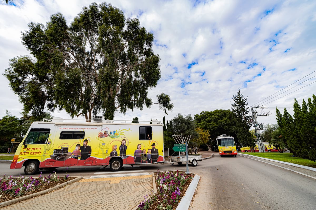 מרהיב: שיירת הטנקים של חב"ד מסביב לישראל