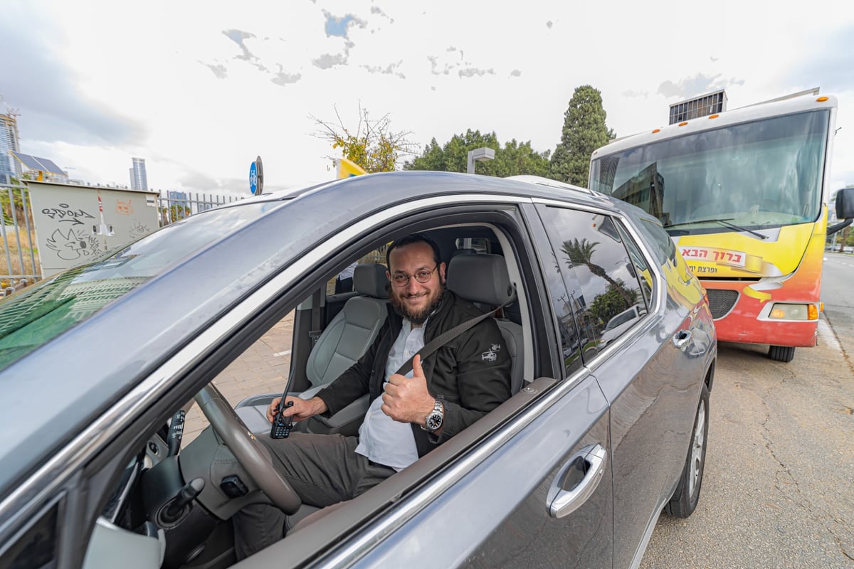 מרהיב: שיירת הטנקים של חב"ד מסביב לישראל