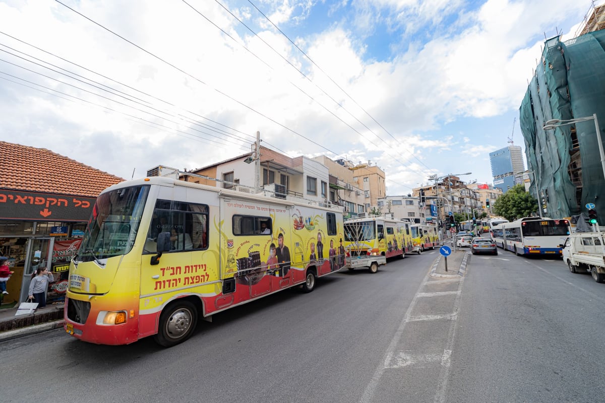 מרהיב: שיירת הטנקים של חב"ד מסביב לישראל