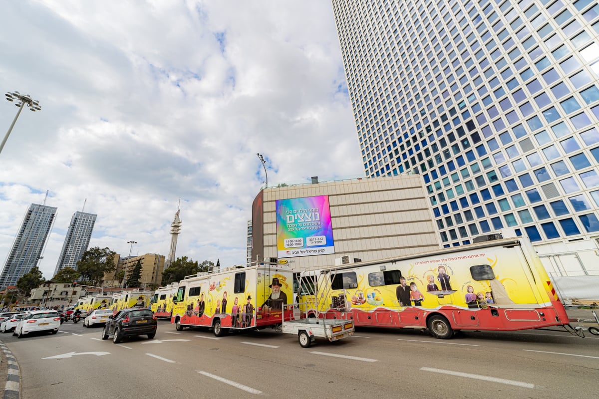 מרהיב: שיירת הטנקים של חב"ד מסביב לישראל