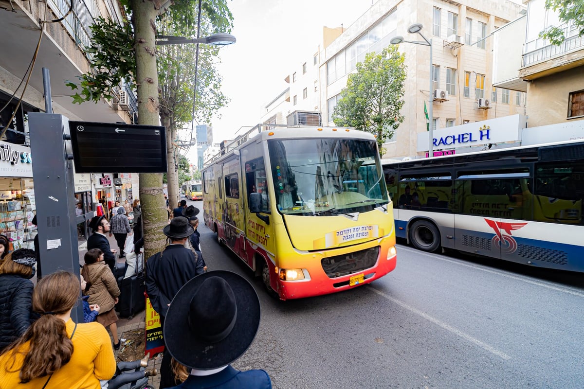 מרהיב: שיירת הטנקים של חב"ד מסביב לישראל