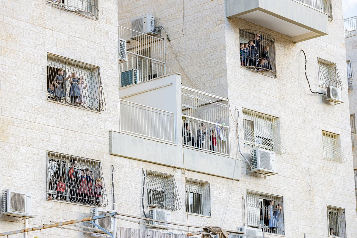 מרהיב: שיירת הטנקים של חב"ד מסביב לישראל