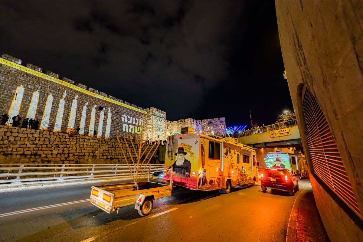 מרהיב: שיירת הטנקים של חב"ד מסביב לישראל