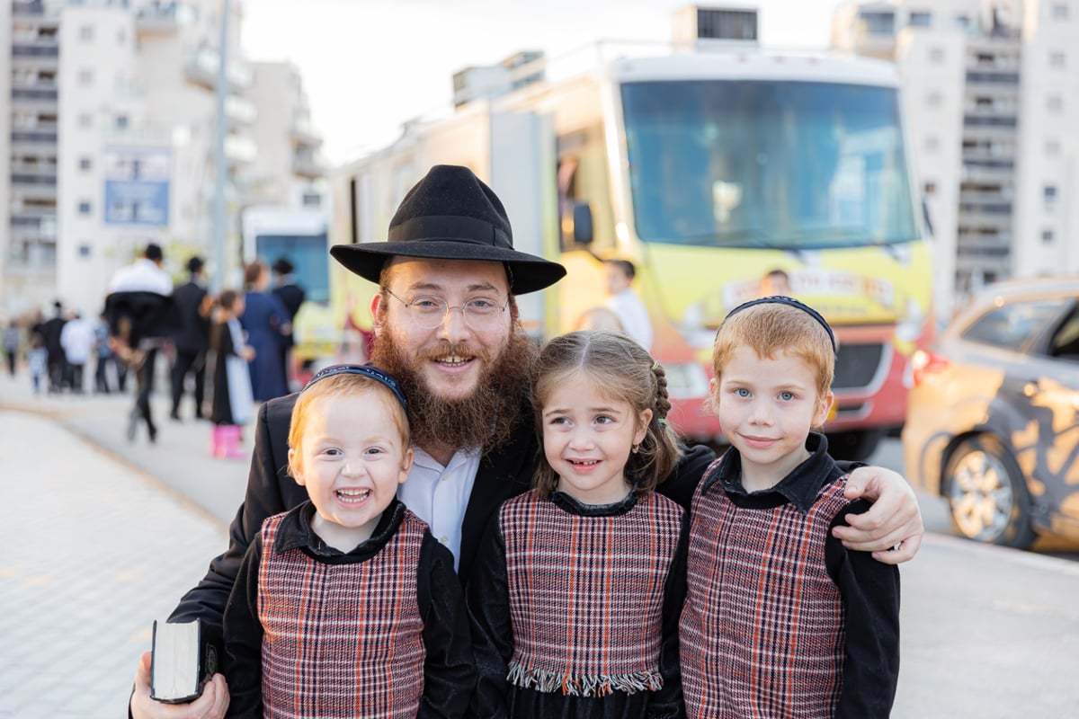 מרהיב: שיירת הטנקים של חב"ד מסביב לישראל