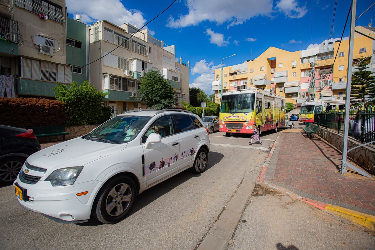 מרהיב: שיירת הטנקים של חב"ד מסביב לישראל