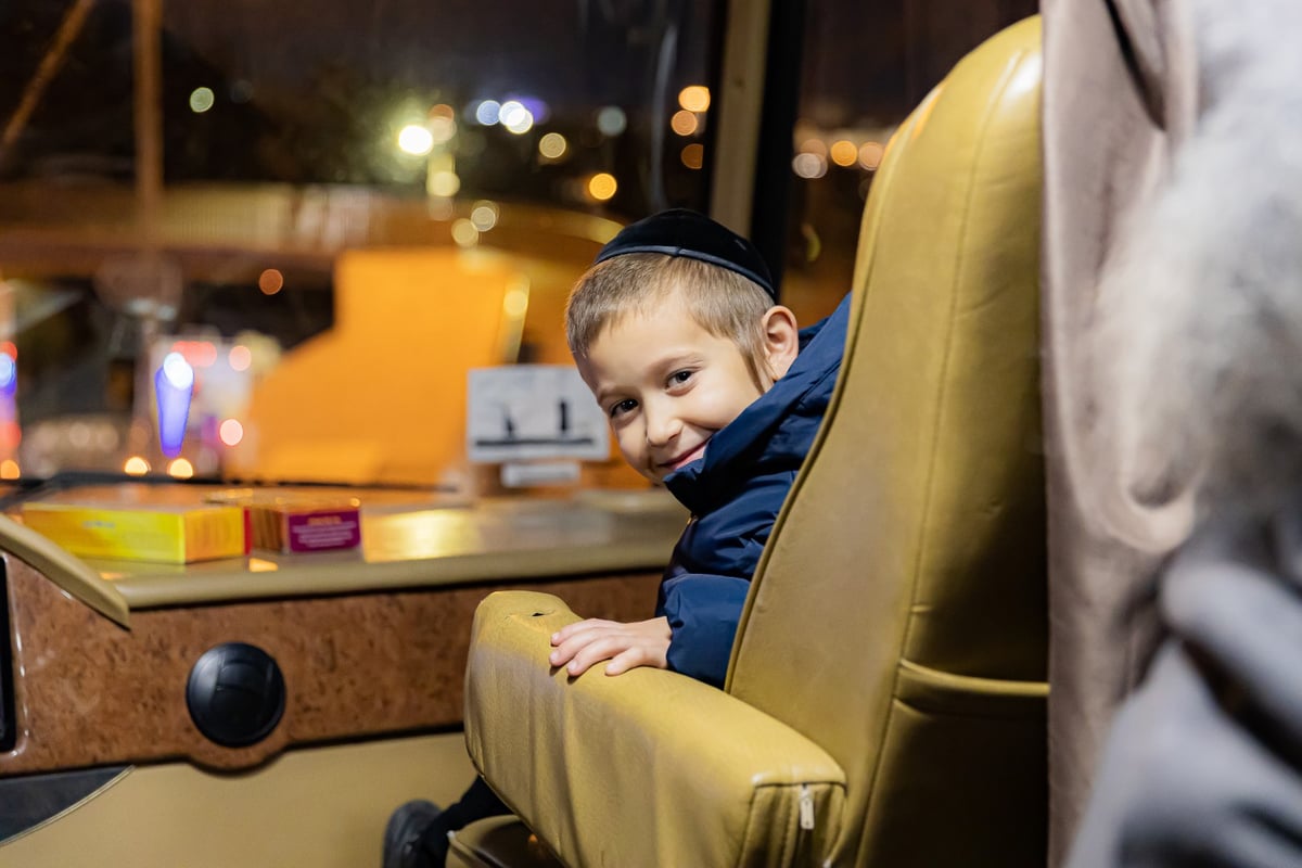 מרהיב: שיירת הטנקים של חב"ד מסביב לישראל