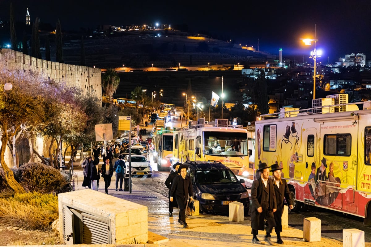 מרהיב: שיירת הטנקים של חב"ד מסביב לישראל