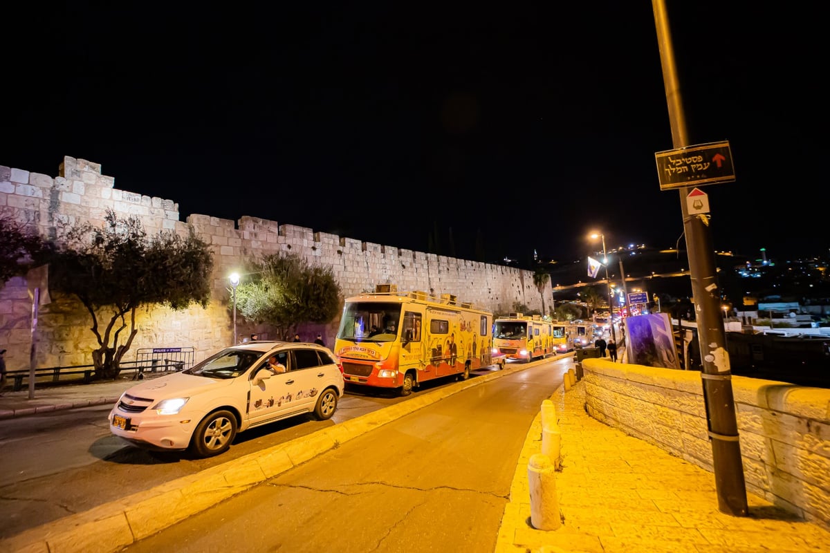 מרהיב: שיירת הטנקים של חב"ד מסביב לישראל