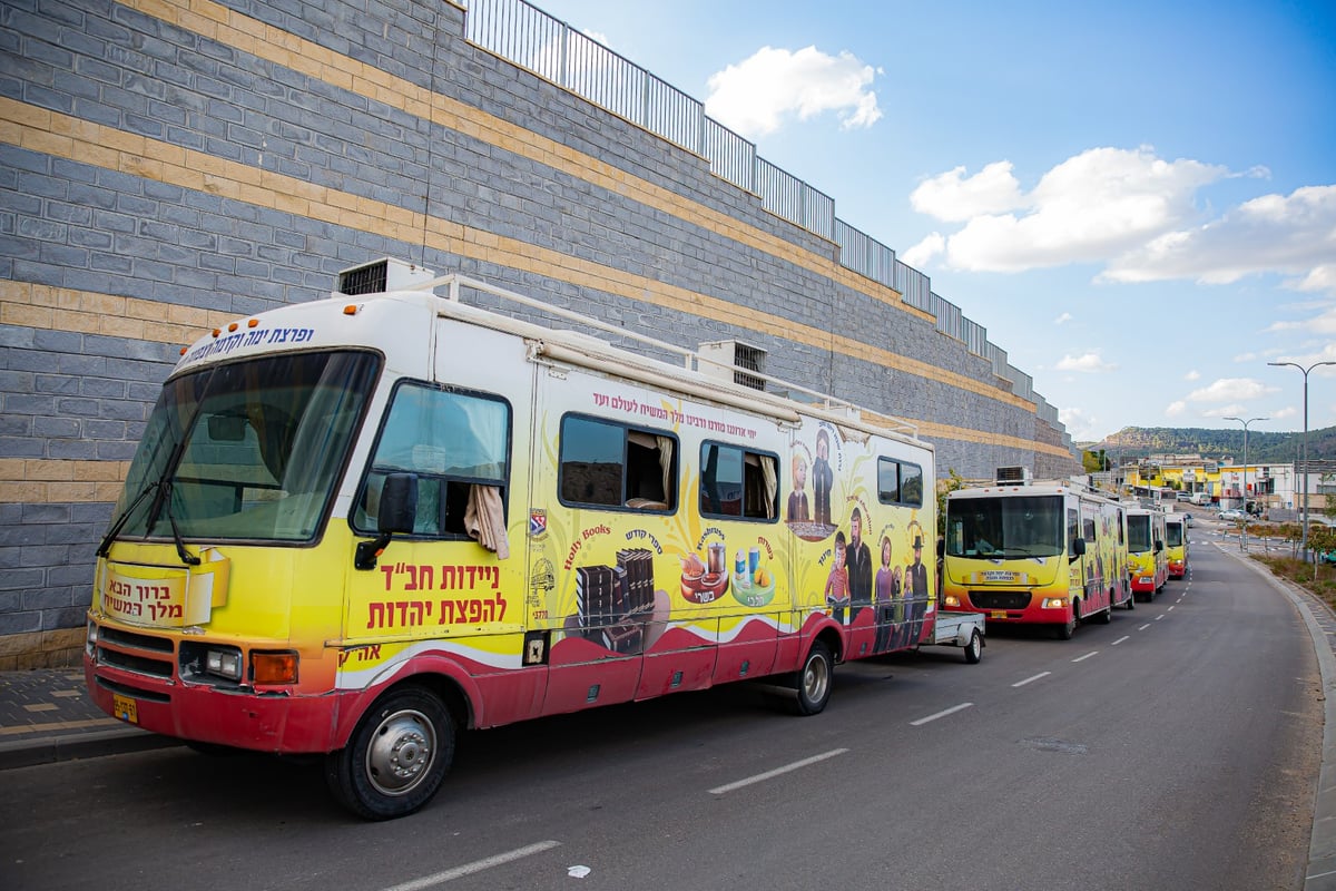 מרהיב: שיירת הטנקים של חב"ד מסביב לישראל