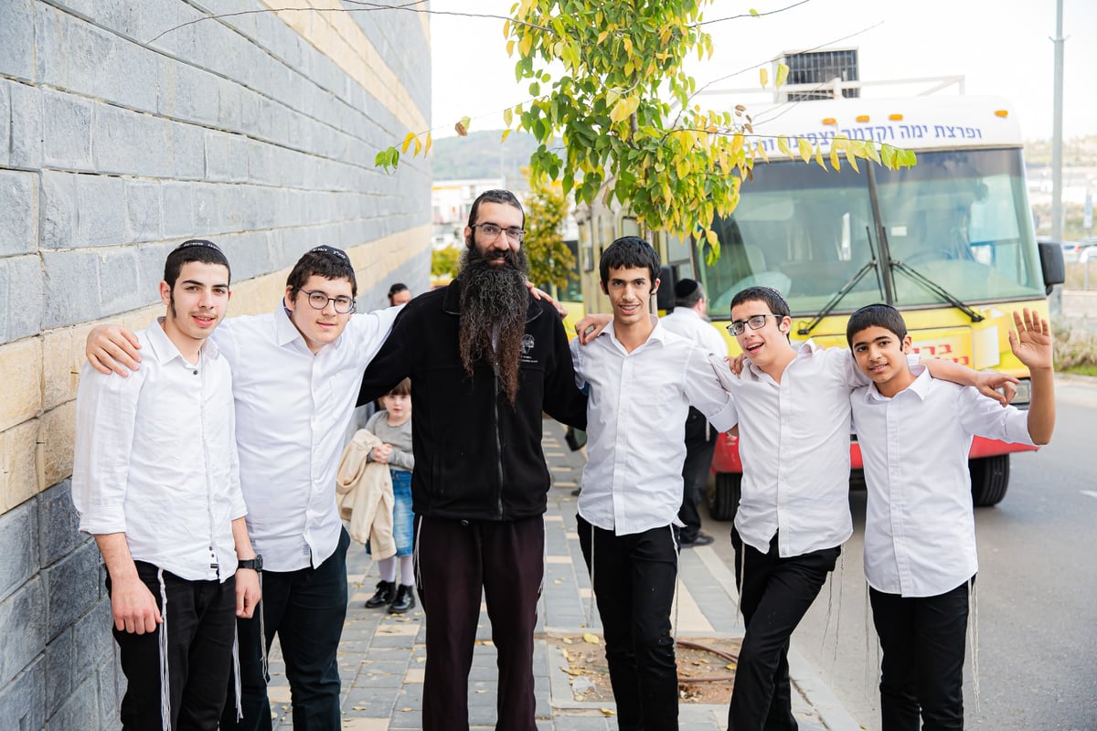 מרהיב: שיירת הטנקים של חב"ד מסביב לישראל