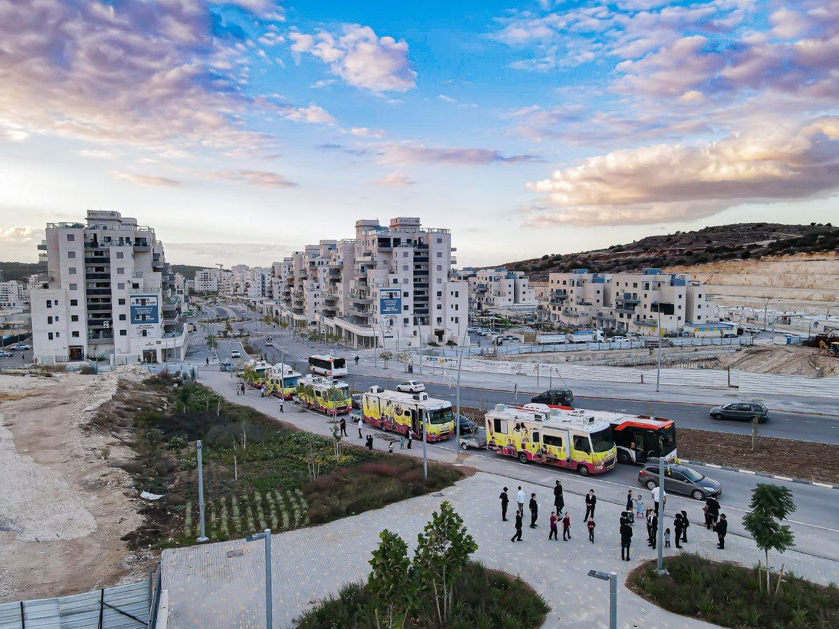 מרהיב: שיירת הטנקים של חב"ד מסביב לישראל