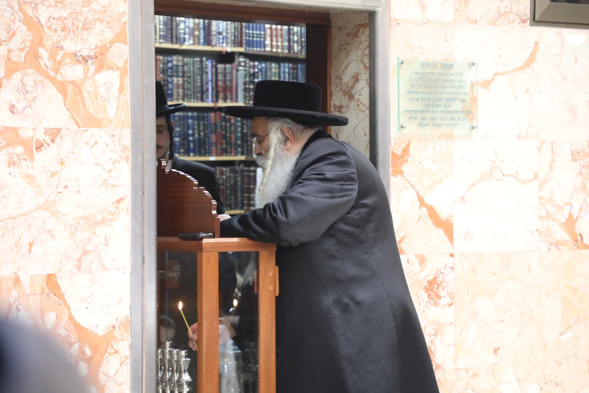 ילדי 'דושינסקיא' התכנסו להדלקה ו'חנוכה געלט'