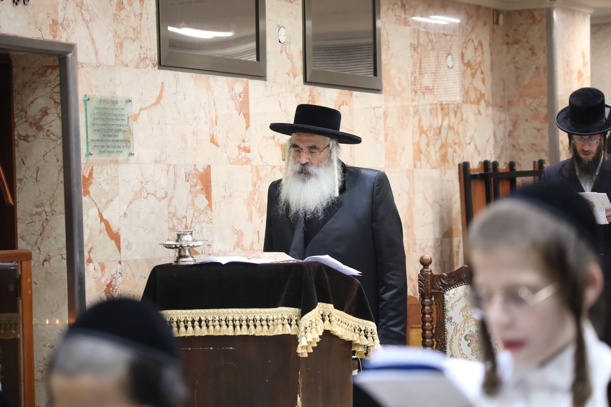 ילדי 'דושינסקיא' התכנסו להדלקה ו'חנוכה געלט'