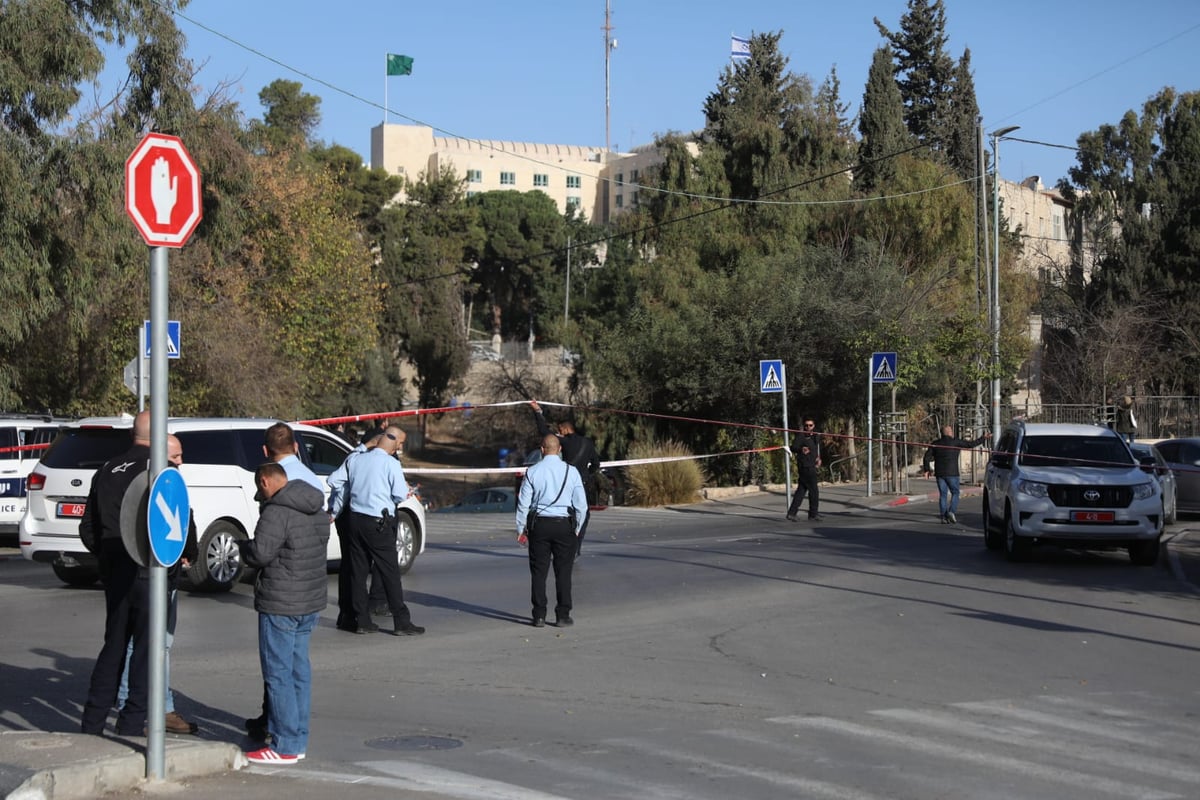 פיגוע דקירה בסמוך לקבר שמעון הצדיק; המחבלת נעצרה