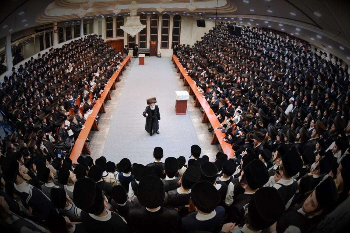 טישים וכסף לילדים: כך מסכמים את החג בויז'ניץ