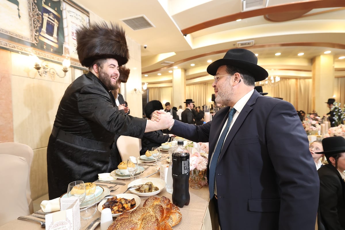 המפיק הכניס ספר תורה ל'אורייתא' • תיעוד