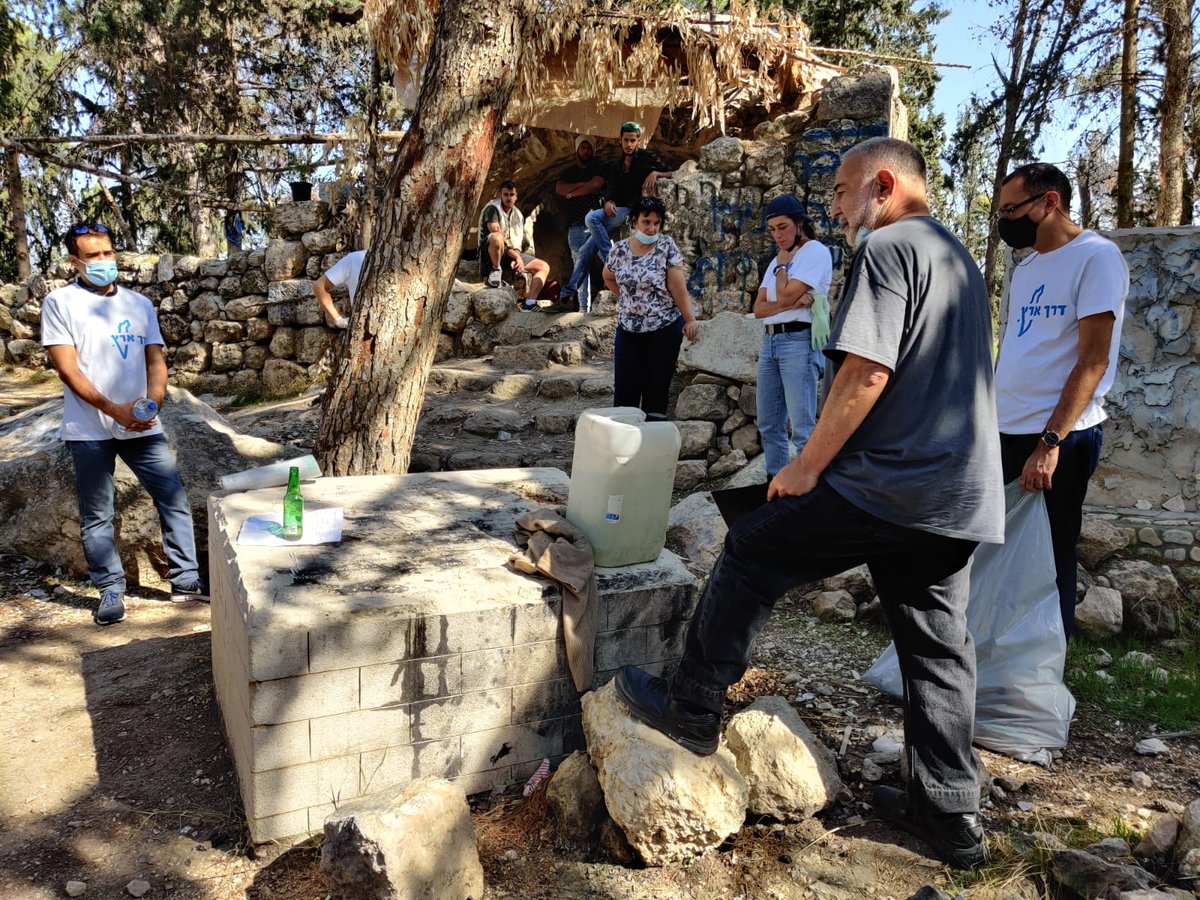 ערן תירוש בהסבר על קרב משלט 219 והאנדרטה המנותצת