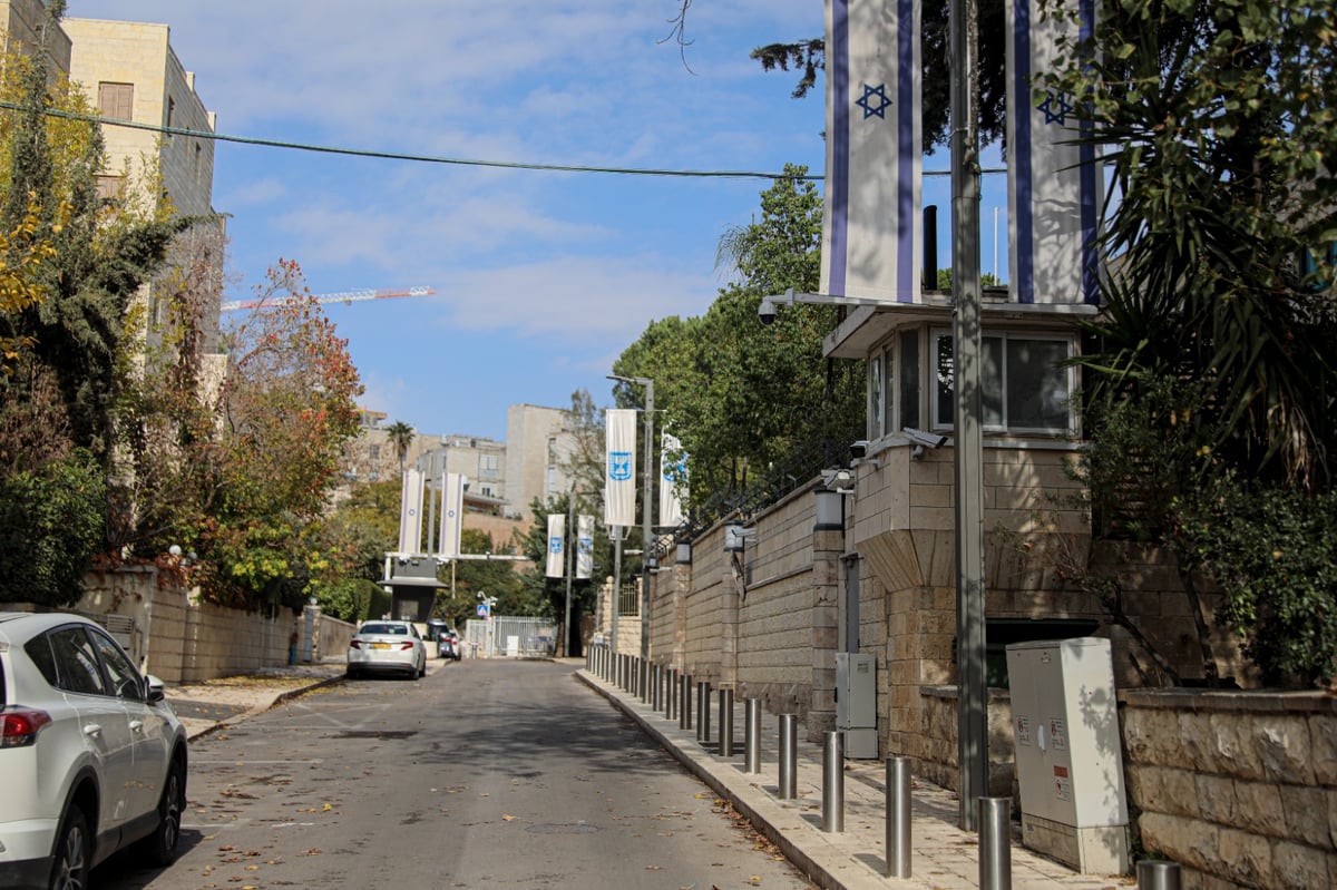 המאבטחים עזבו את רחוב בלפור; גלריה