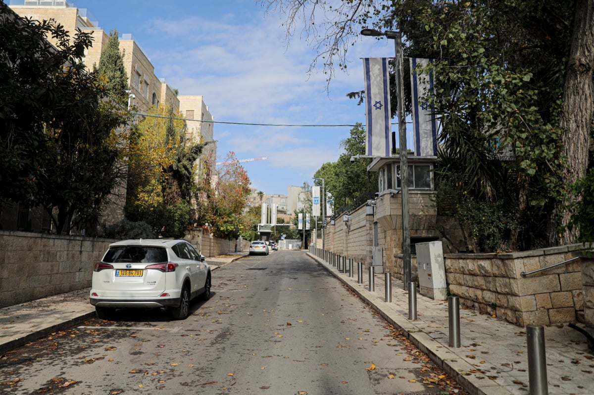 המאבטחים עזבו את רחוב בלפור; גלריה