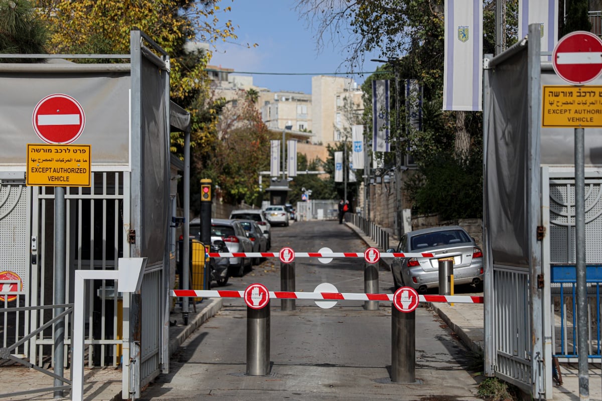 המאבטחים עזבו את רחוב בלפור; גלריה