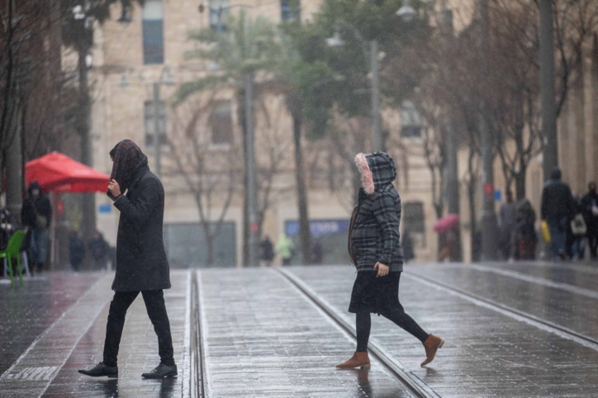 התחזית: גשם לפרקים; בשבת: סופות רעמים