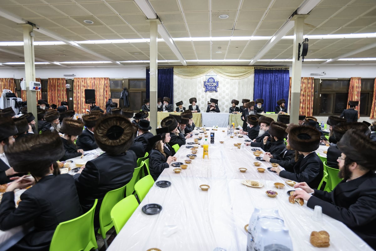 במירון: חסידי נדבורנה ציינו 'יארצייט' לאדמו"ר זצ"ל