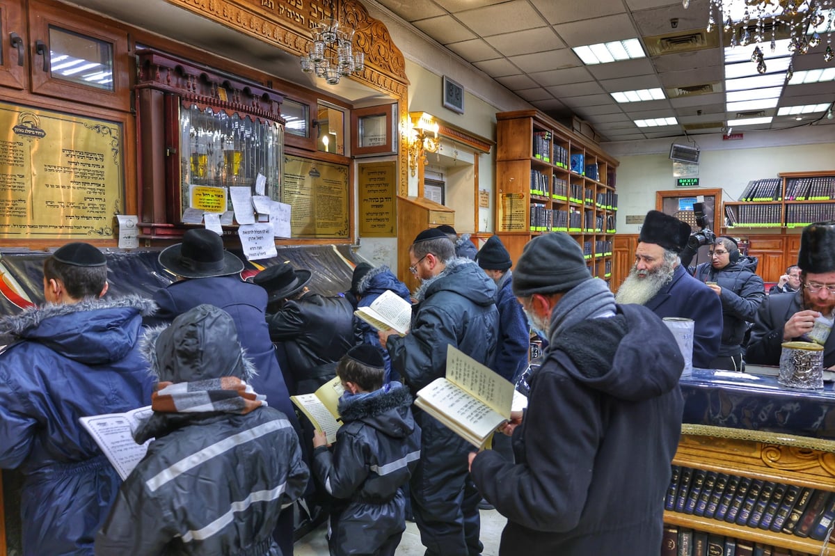 משפחות נפגעי אסון מירון הכניסו ס"ת באוקראינה