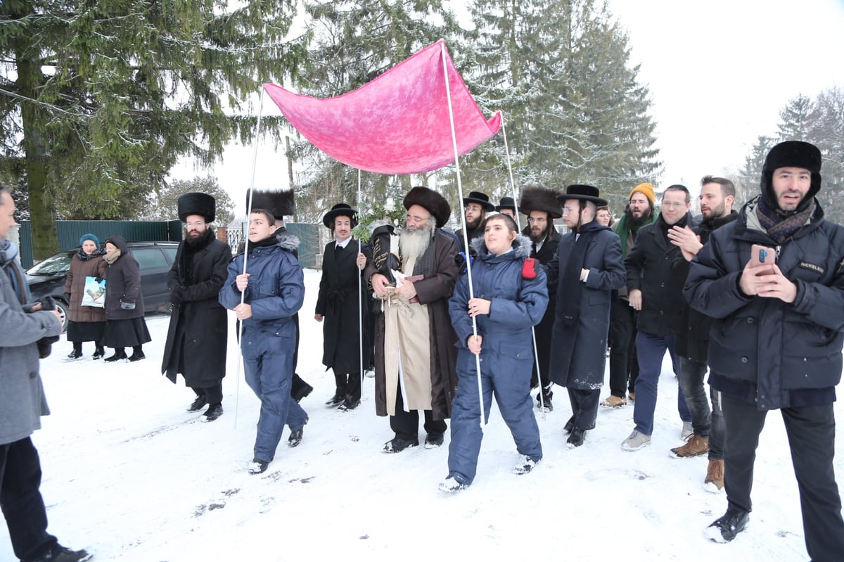 משפחות נפגעי אסון מירון הכניסו ס"ת באוקראינה