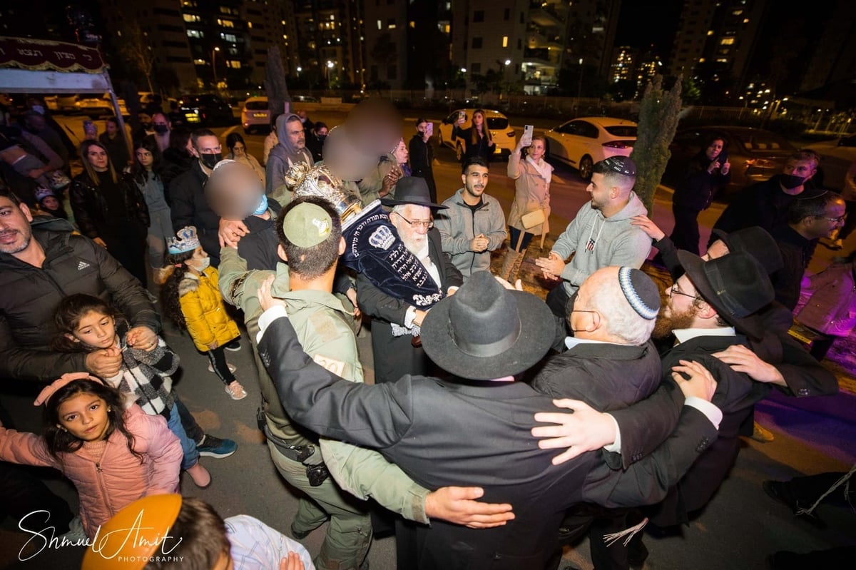 ספר תורה הוכנס לזכרו של הלוחם בראל שמואלי הי"ד