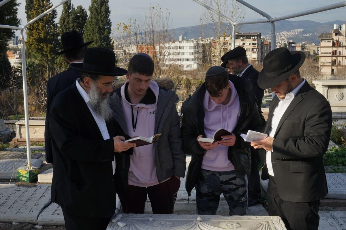 עשרות הגיעו להילולת בעל 'סמיכת חכמים'