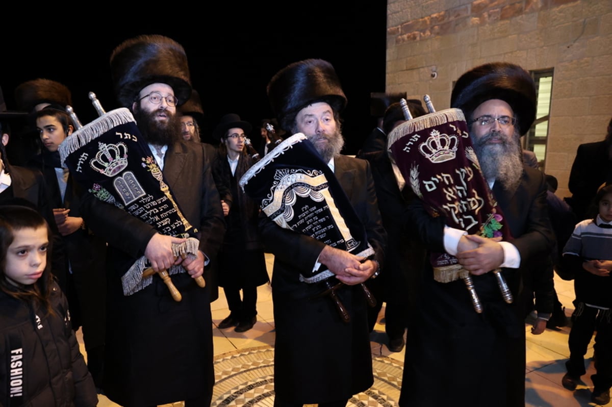 שני ספרי תורה הוכנסו לבית המדרש 'ברסלב' בצפת