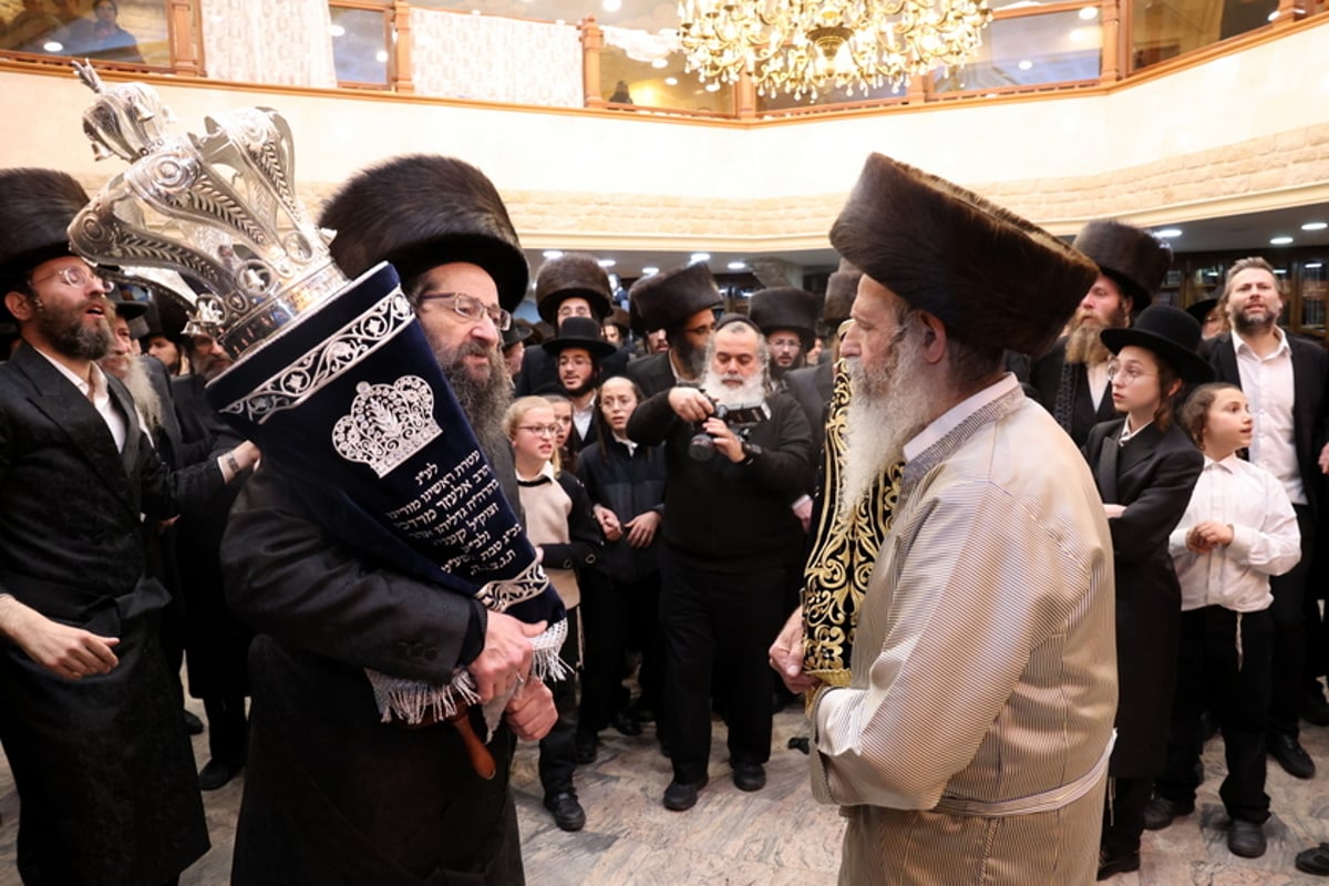 שני ספרי תורה הוכנסו לבית המדרש 'ברסלב' בצפת