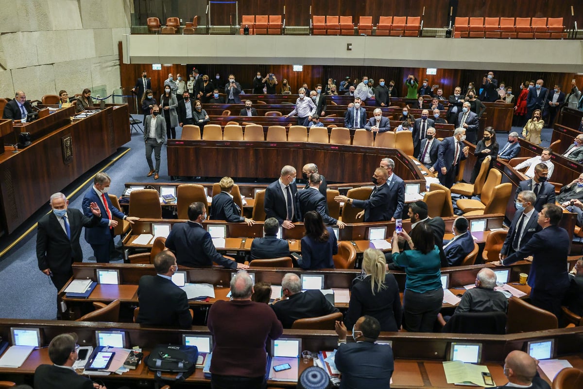 "לך, לך"; ההצבעה על חוק החשמל גררה צעקות ועימותים