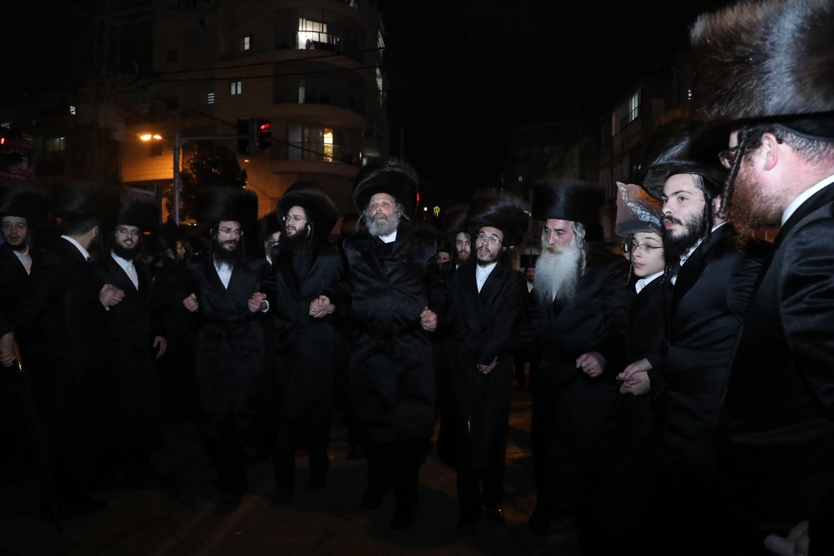 יובל שנים ליסוד הקהילה: בדושינסקיא בב"ב הכניסו ספר תורה