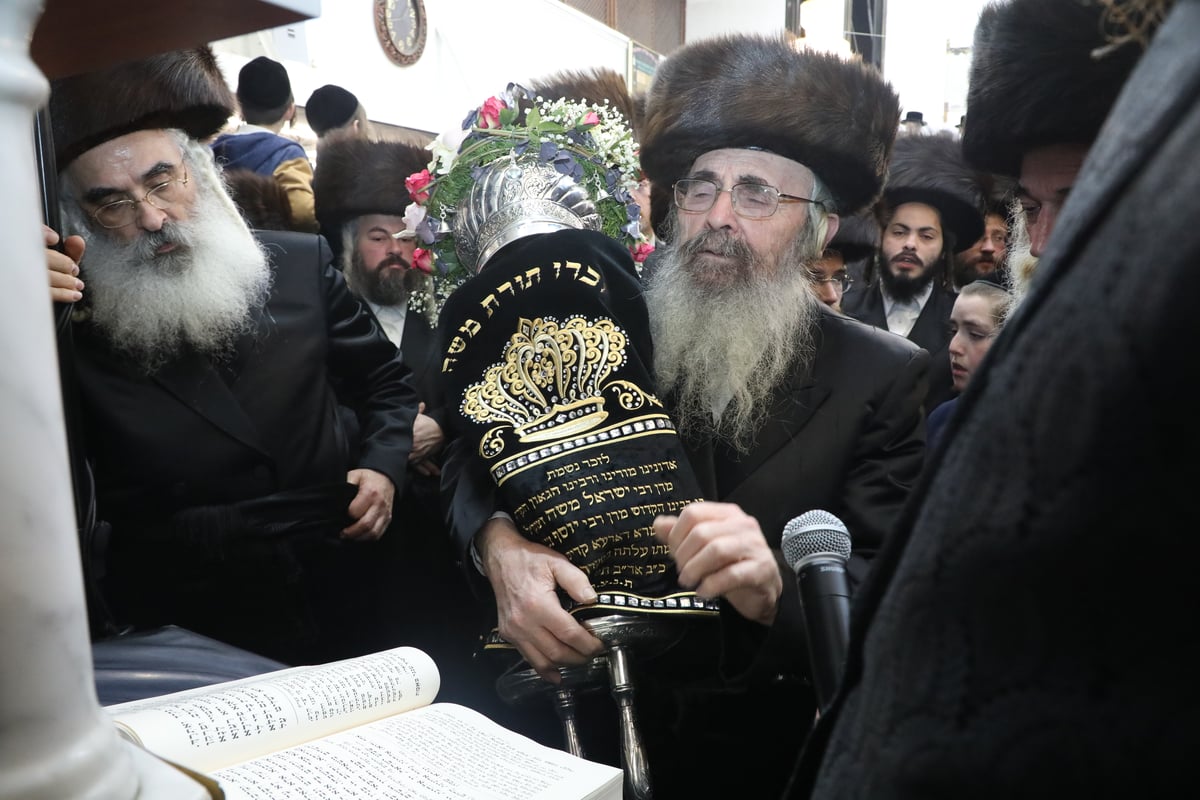 יובל שנים ליסוד הקהילה: בדושינסקיא בב"ב הכניסו ספר תורה