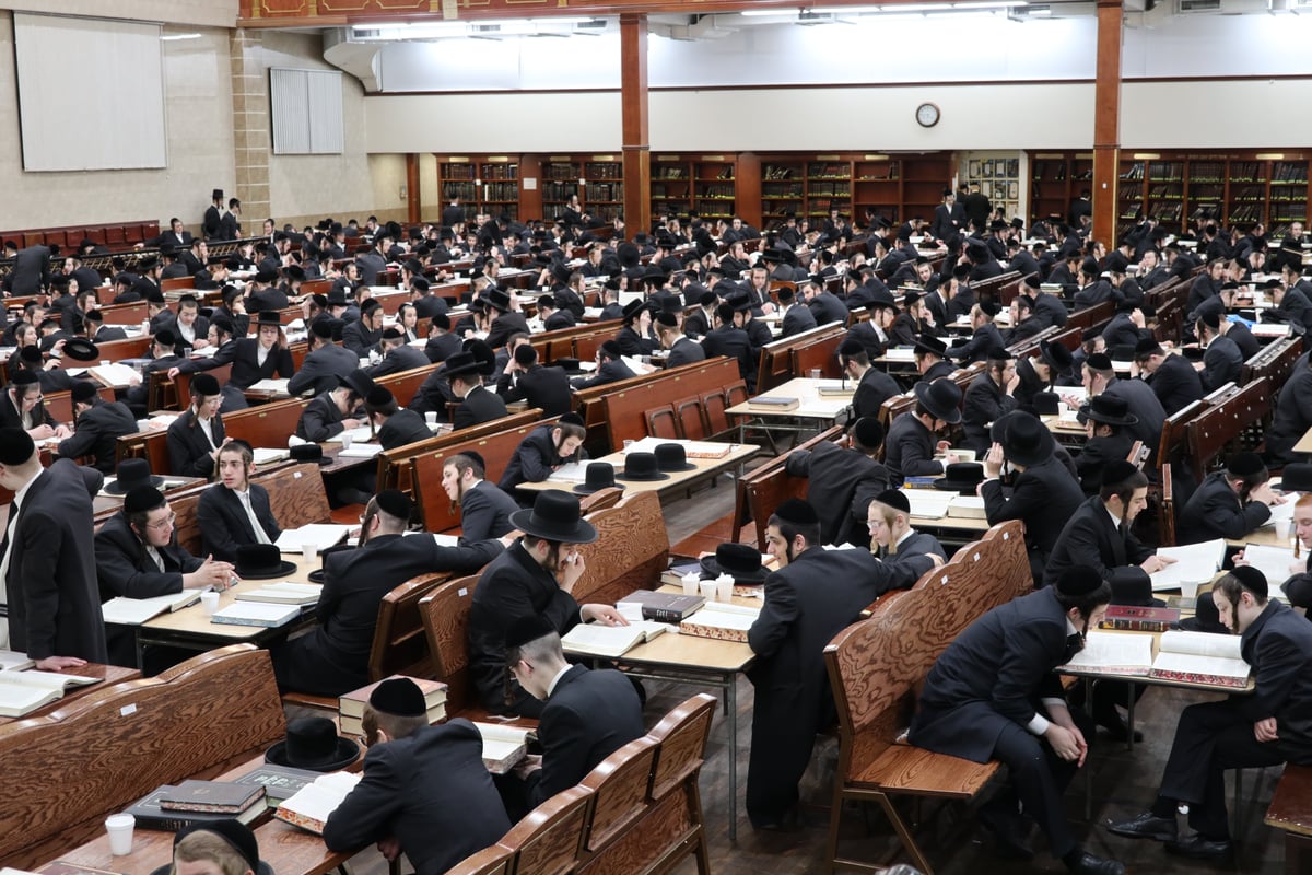 בשעה 3 לפנות בוקר: בסאטמר התכנסו המונים ל'סדר לימוד'