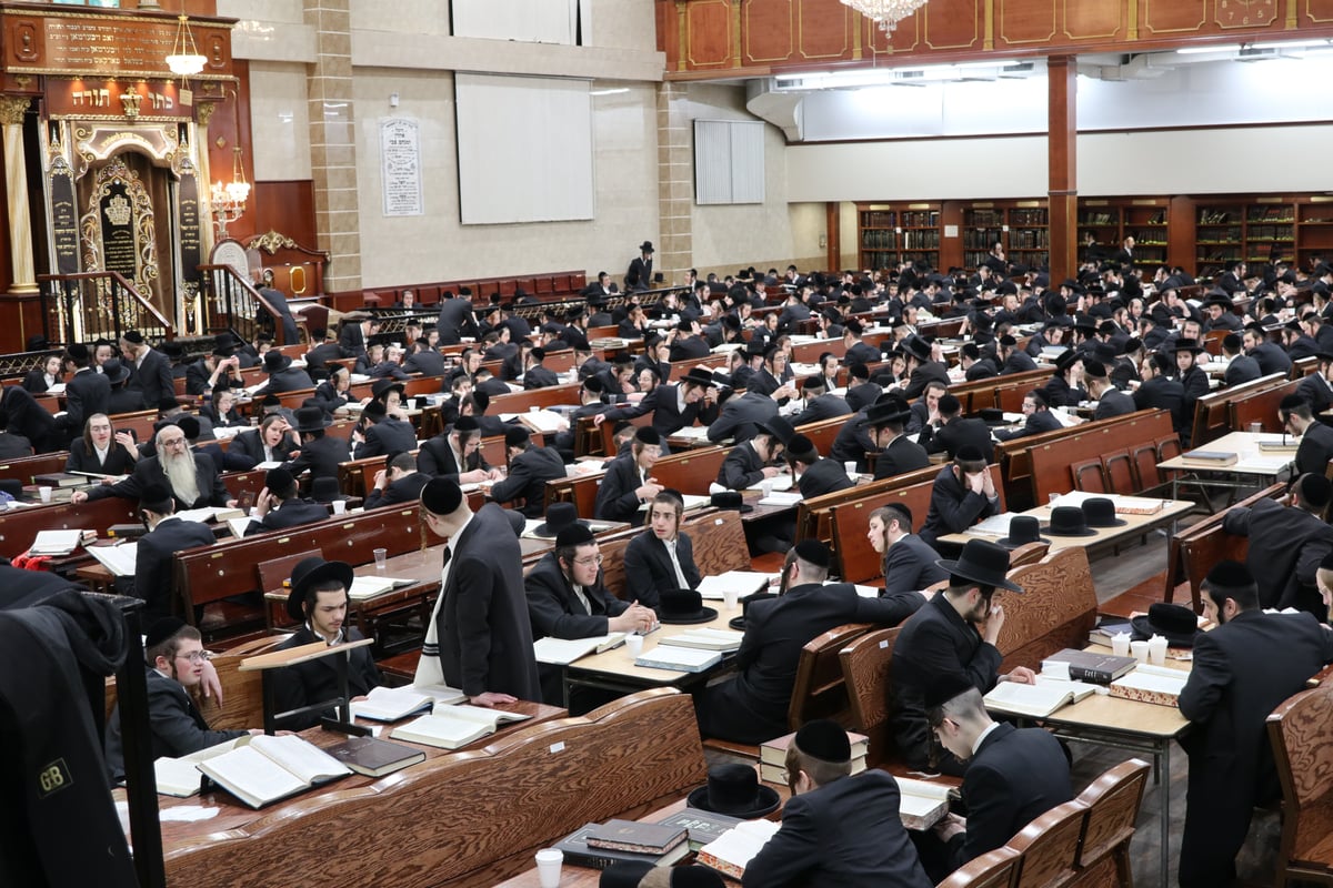 בשעה 3 לפנות בוקר: בסאטמר התכנסו המונים ל'סדר לימוד'