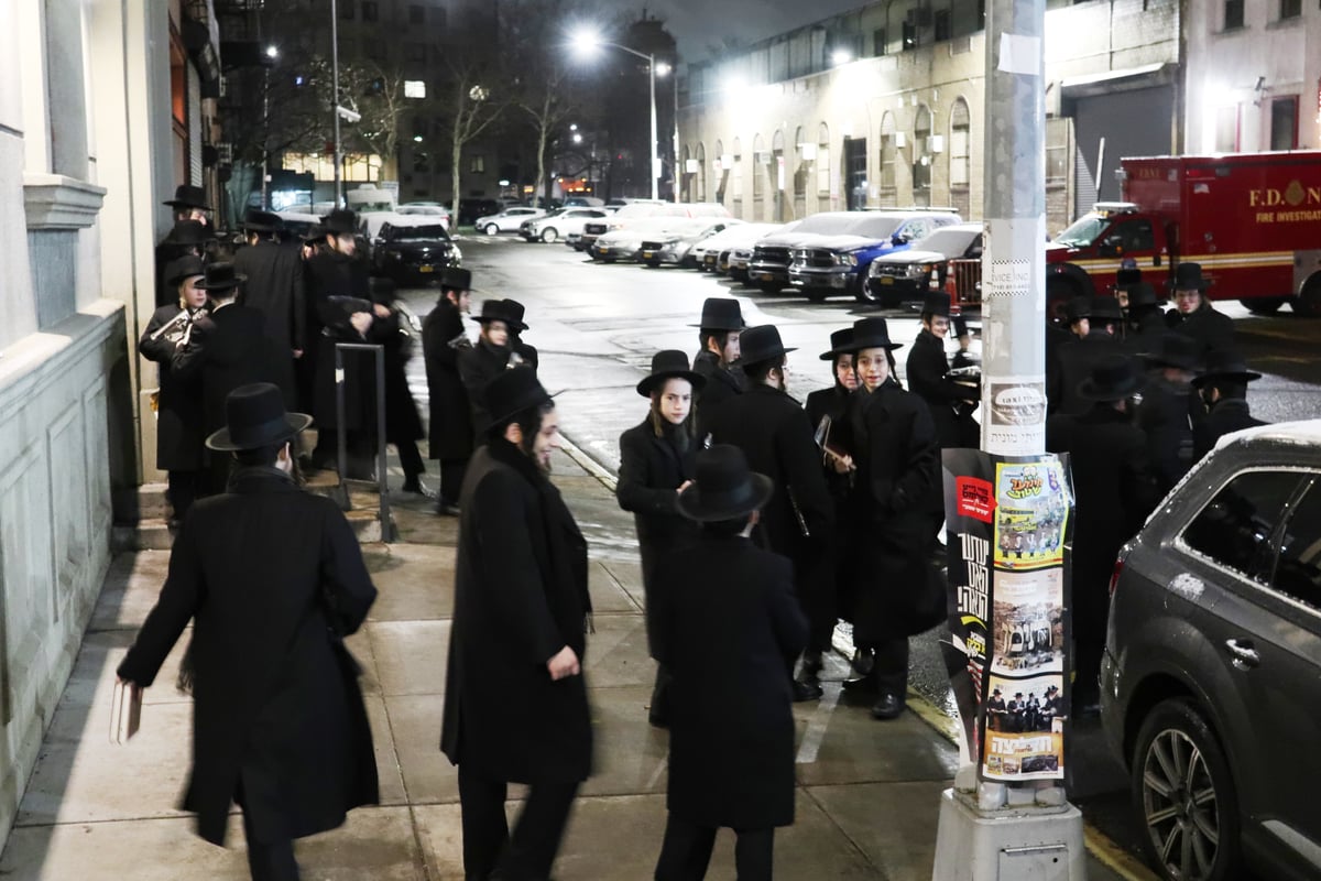 בשעה 3 לפנות בוקר: בסאטמר התכנסו המונים ל'סדר לימוד'