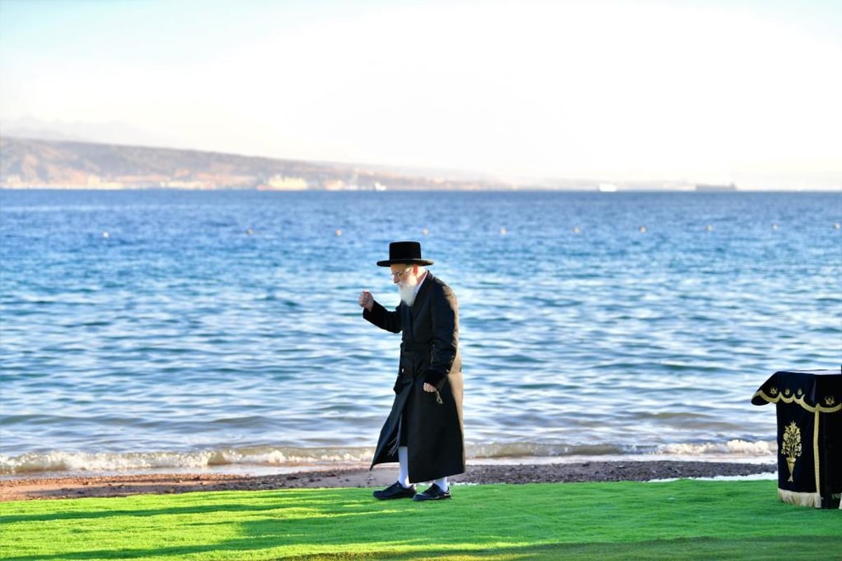 סמוך לאילת: האדמו"ר מויז'ניץ ערך מעמד 'שירת הים'