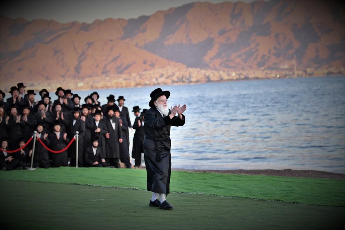 סמוך לאילת: האדמו"ר מויז'ניץ ערך מעמד 'שירת הים'