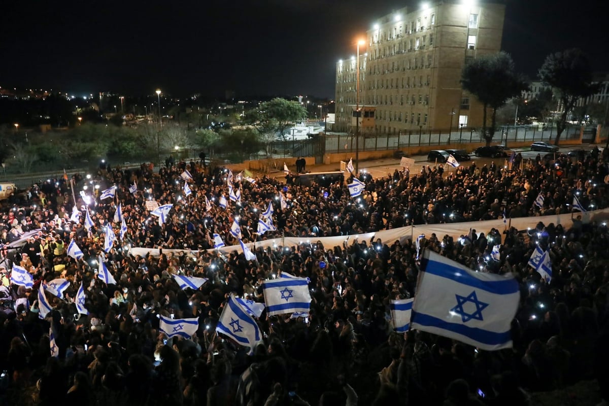 המונים מפגינים בירושלים נגד הממשלה: "בנט תתפטר"