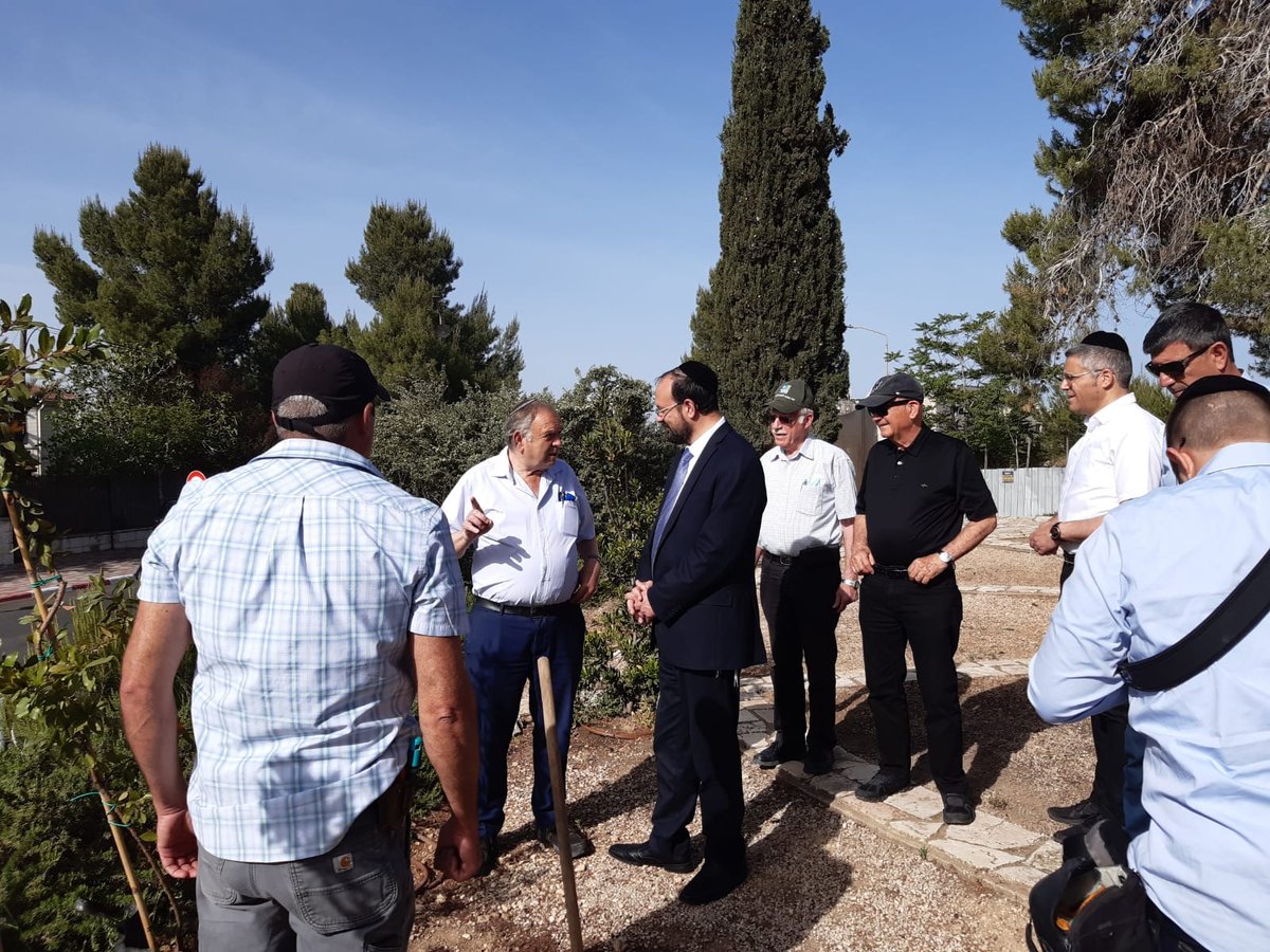 חברי הוועדה בסיורים ופגישות ביישוב