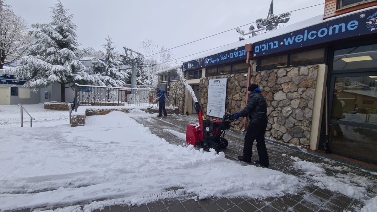 הבוקר בחרמון: השלג יורד לסירוגין • תיעוד