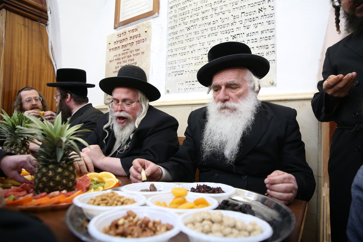 כך ציינו את ט"ו בשבט בציון הרשב"י במירון