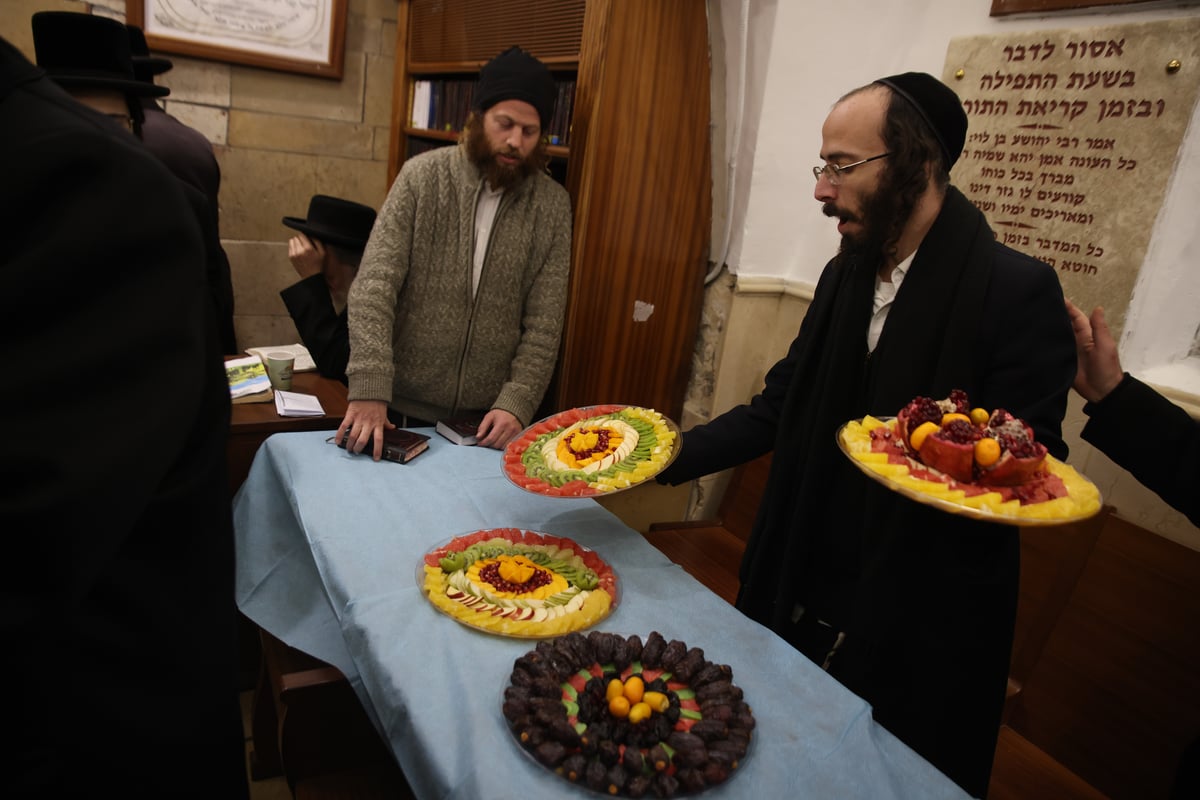 כך ציינו את ט"ו בשבט בציון הרשב"י במירון