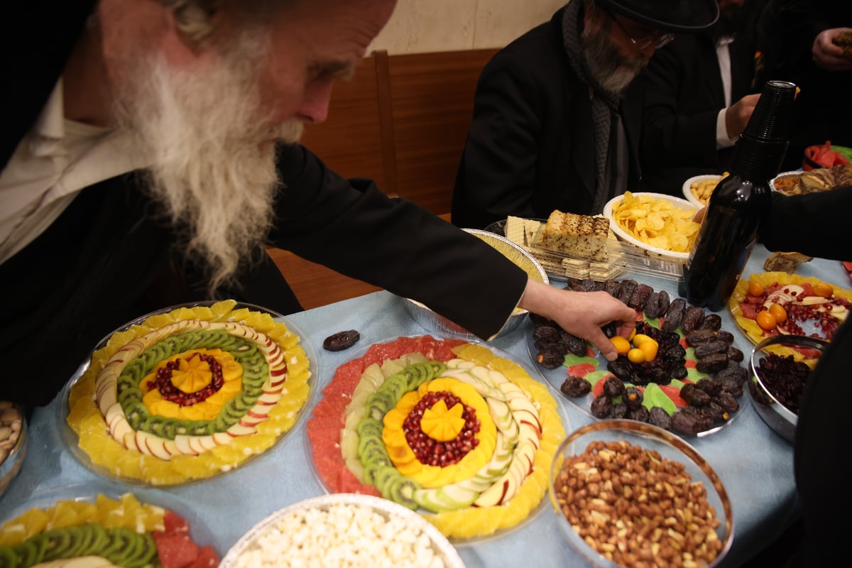 כך ציינו את ט"ו בשבט בציון הרשב"י במירון