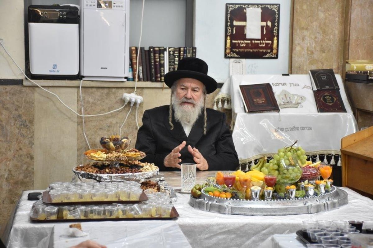 צפו בתיעוד: טיש ט"ו בשבט בחסידות אשלג